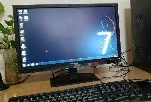 电脑开不了机风扇在转怎么回事