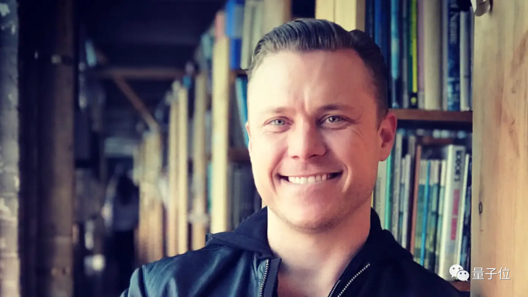 知名硅谷黑客当街被刺身亡!年仅43岁,马斯克都怒了