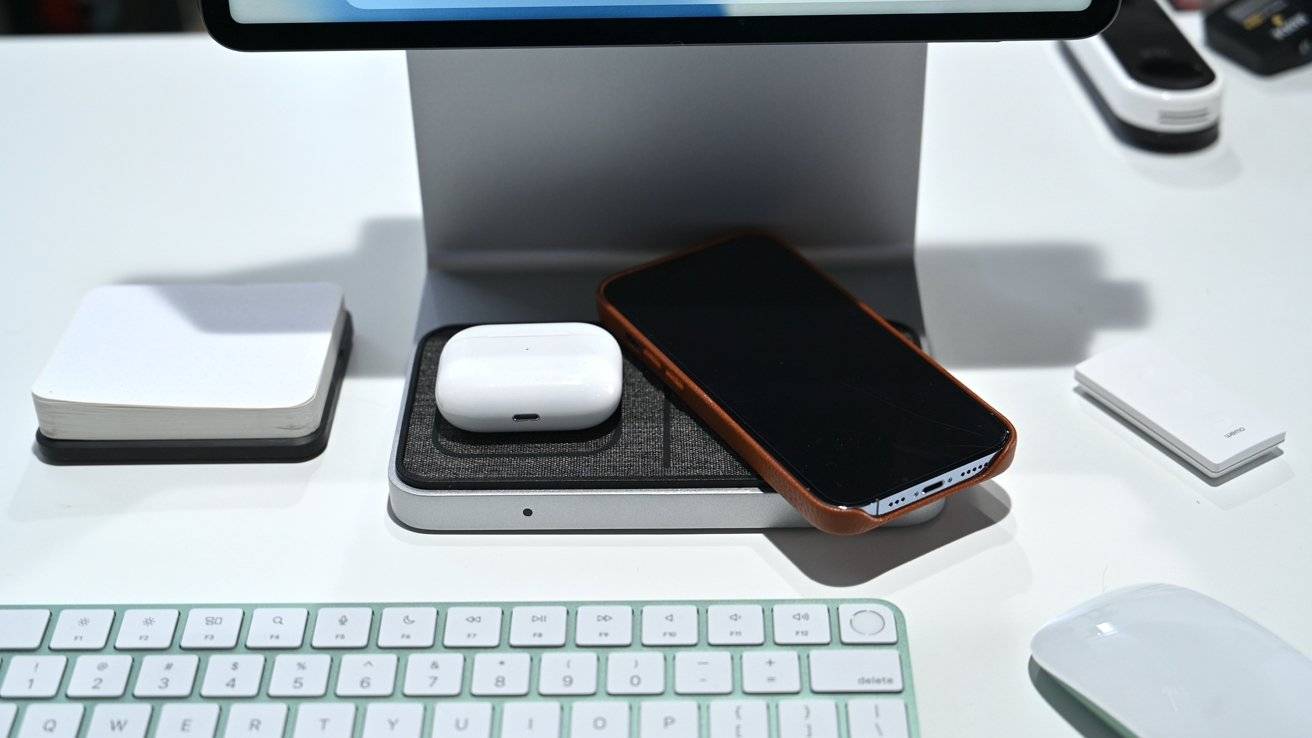 46557-90911-Chargers-on-Kensington-StudioDock-xl