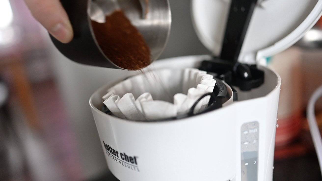 47906-93606-Loading-Coffee-into-Coffee-Maker-xl