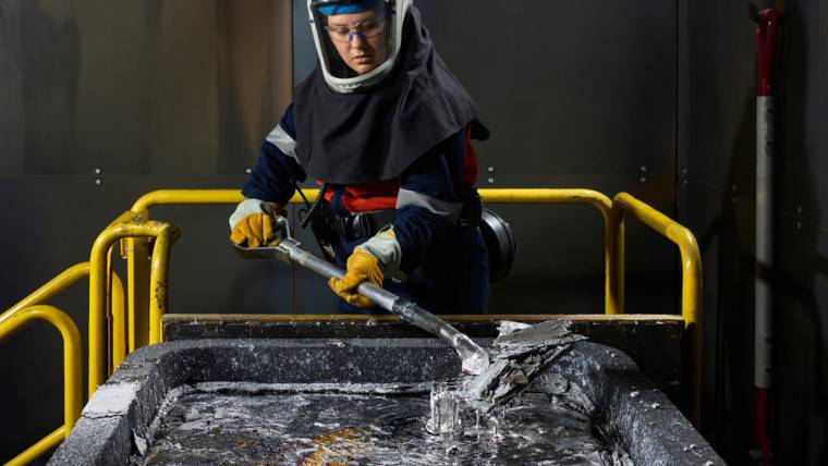 1648146398_apple-green-bonds-innovative-technology-hero_big_story