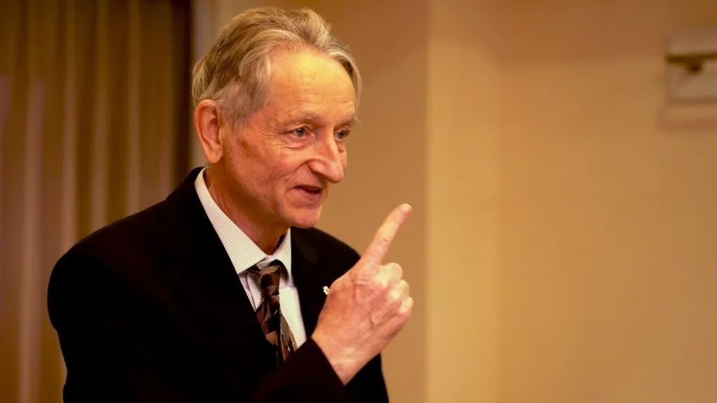 图灵奖得主Geoffrey Hinton：我的五十年深度学习生涯与研究心法