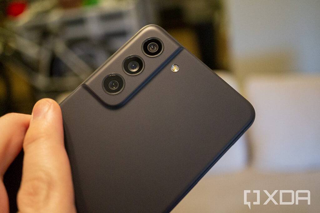 Galaxy-S21-vs-S21-FE-2-1024x682-1