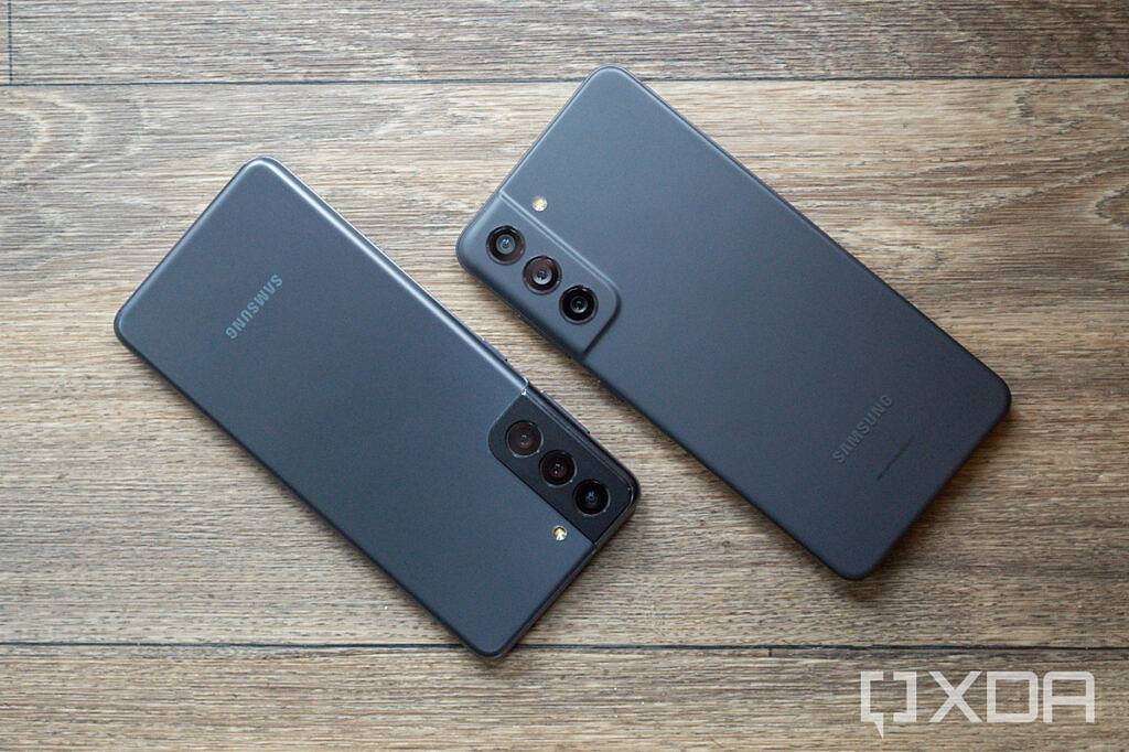 三星 Galaxy S21 与 Galaxy S21 FE：哪款手机物有所值？