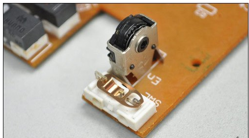 鼠标怎么拆开,小编教你鼠标的拆解过程