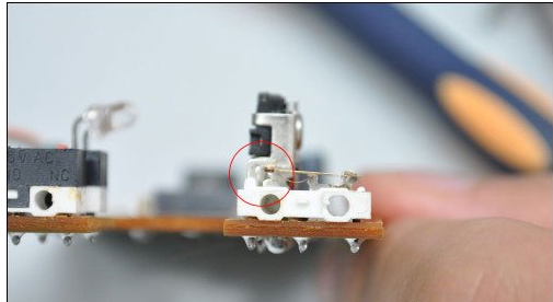 鼠标怎么拆开,小编教你鼠标的拆解过程