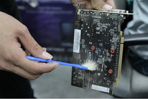 电脑开机黑屏怎么办