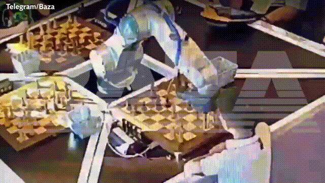 AI觉醒?国际象棋机器人急眼,竟折断7岁男孩手指