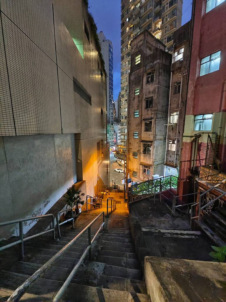 dark-stairs-UW-viv-IMG_20220508_191420-768x1024-1