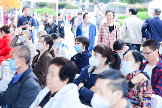 科技领航 健康中国丨重医附二院举办手术机器人科普开放日活动