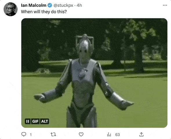 特斯拉人形机器人集体出街!马斯克:比车便宜,会有100亿台