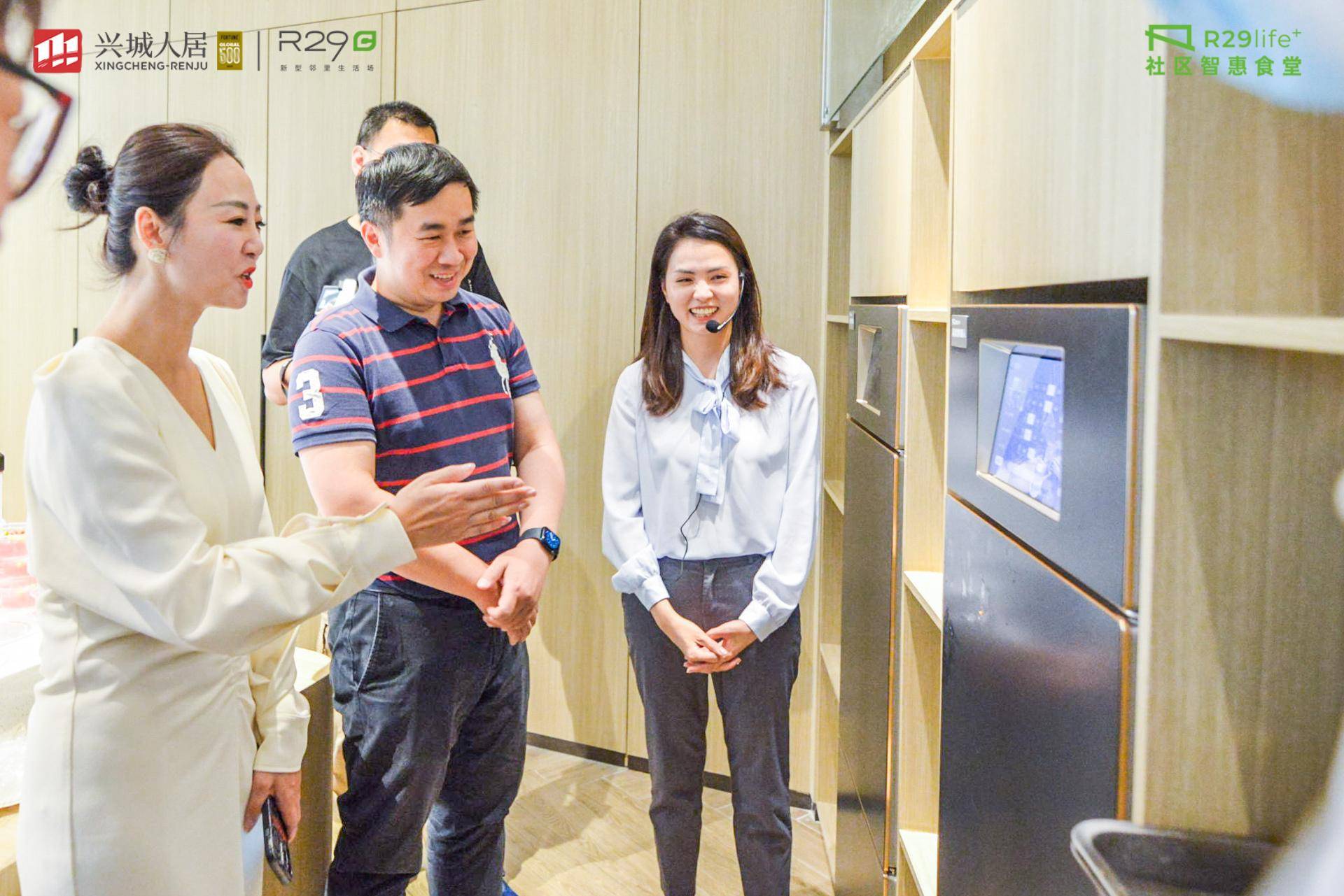 炒菜机器人+共享厨房 这个社区食堂主打一个智慧化