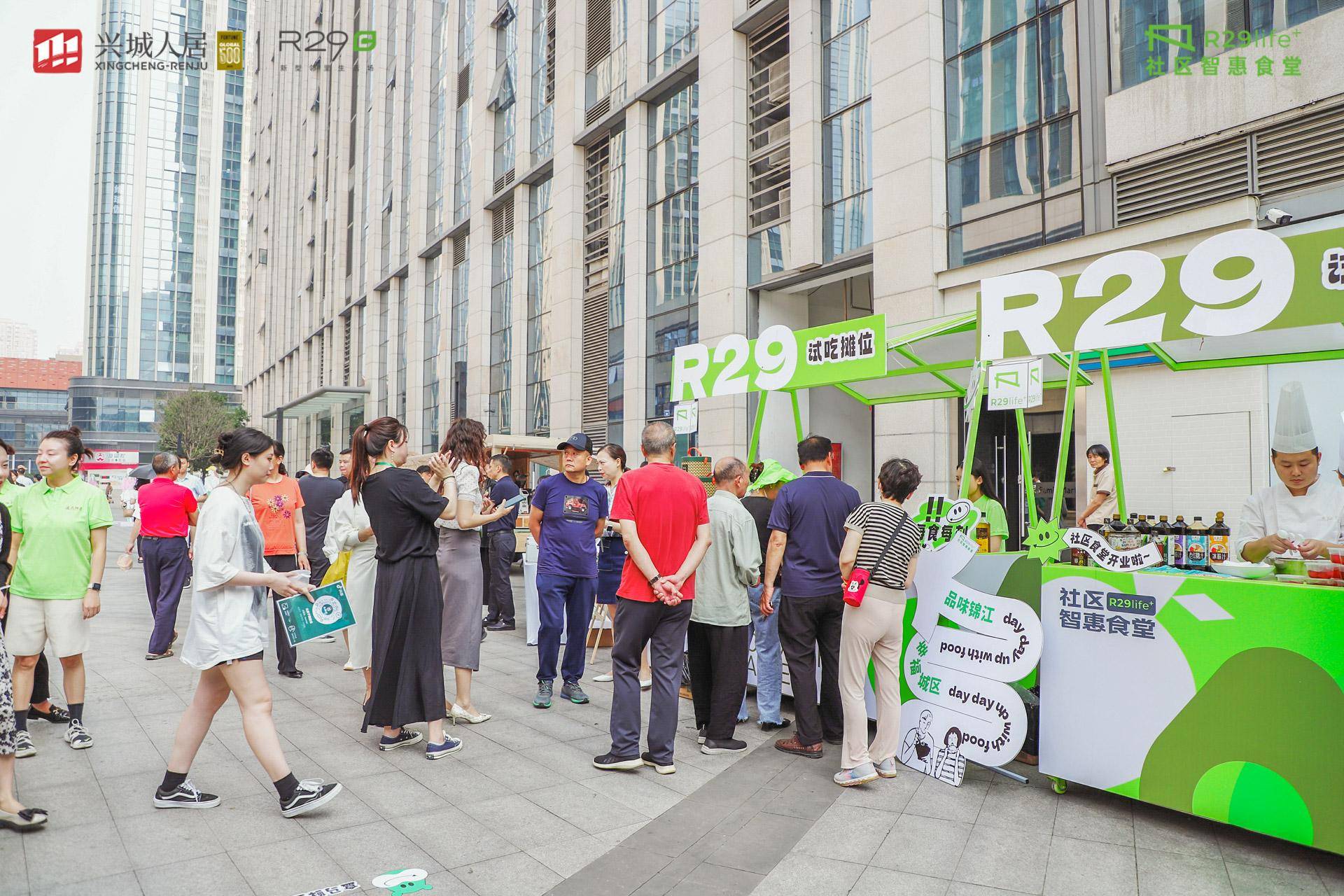 炒菜机器人+共享厨房 这个社区食堂主打一个智慧化