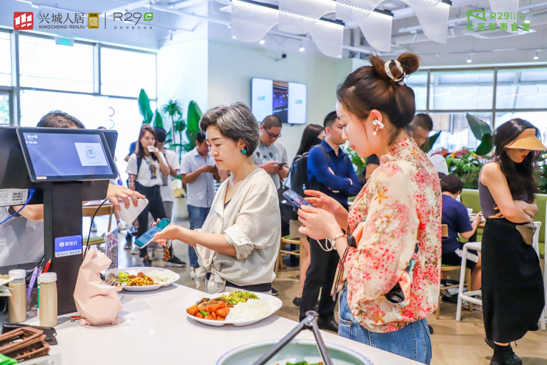 炒菜机器人+共享厨房 这个社区食堂主打一个智慧化