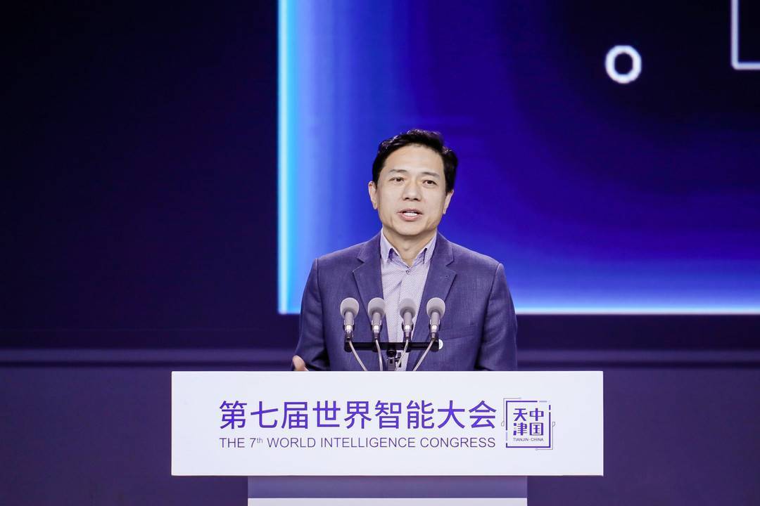 李彦宏：人工智能不会替代人类工作｜直击世界智能大会