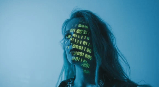 AI孙燕姿爆火，谁先坐不住了？