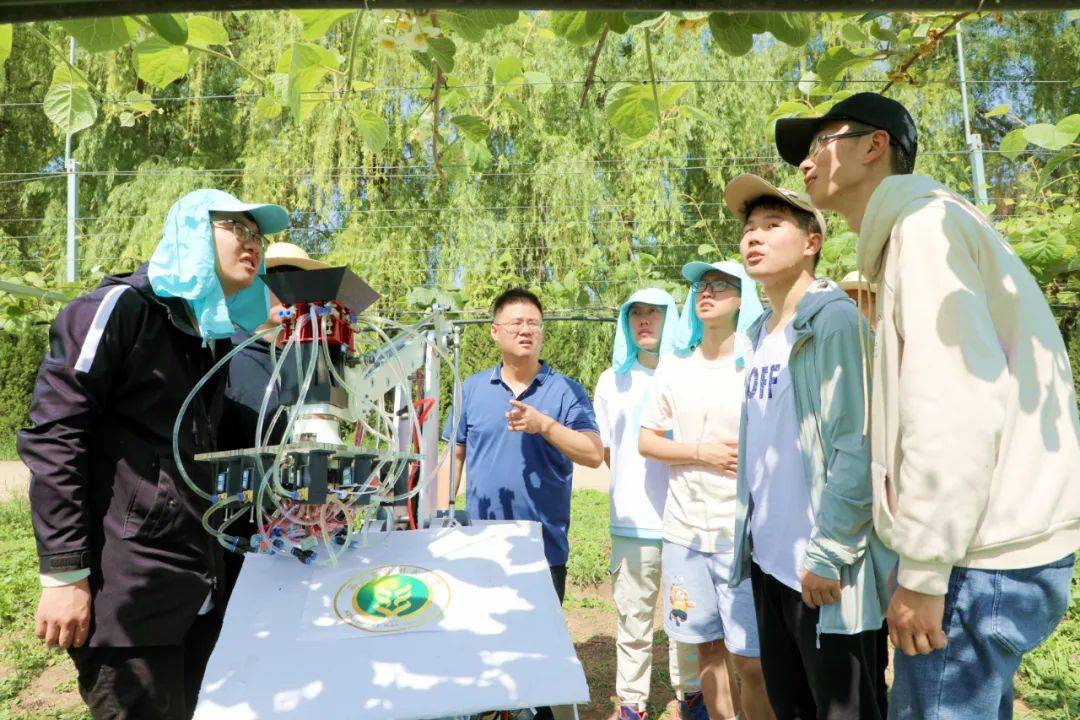 授粉机长“鹰眼”，西农大这台猕猴桃机器人真厉害！