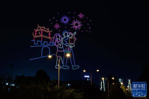 千架无人机点亮贵阳浪漫夜空