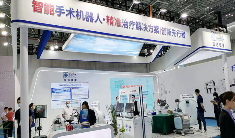 不出县城，在家门口享受机器人手术服务