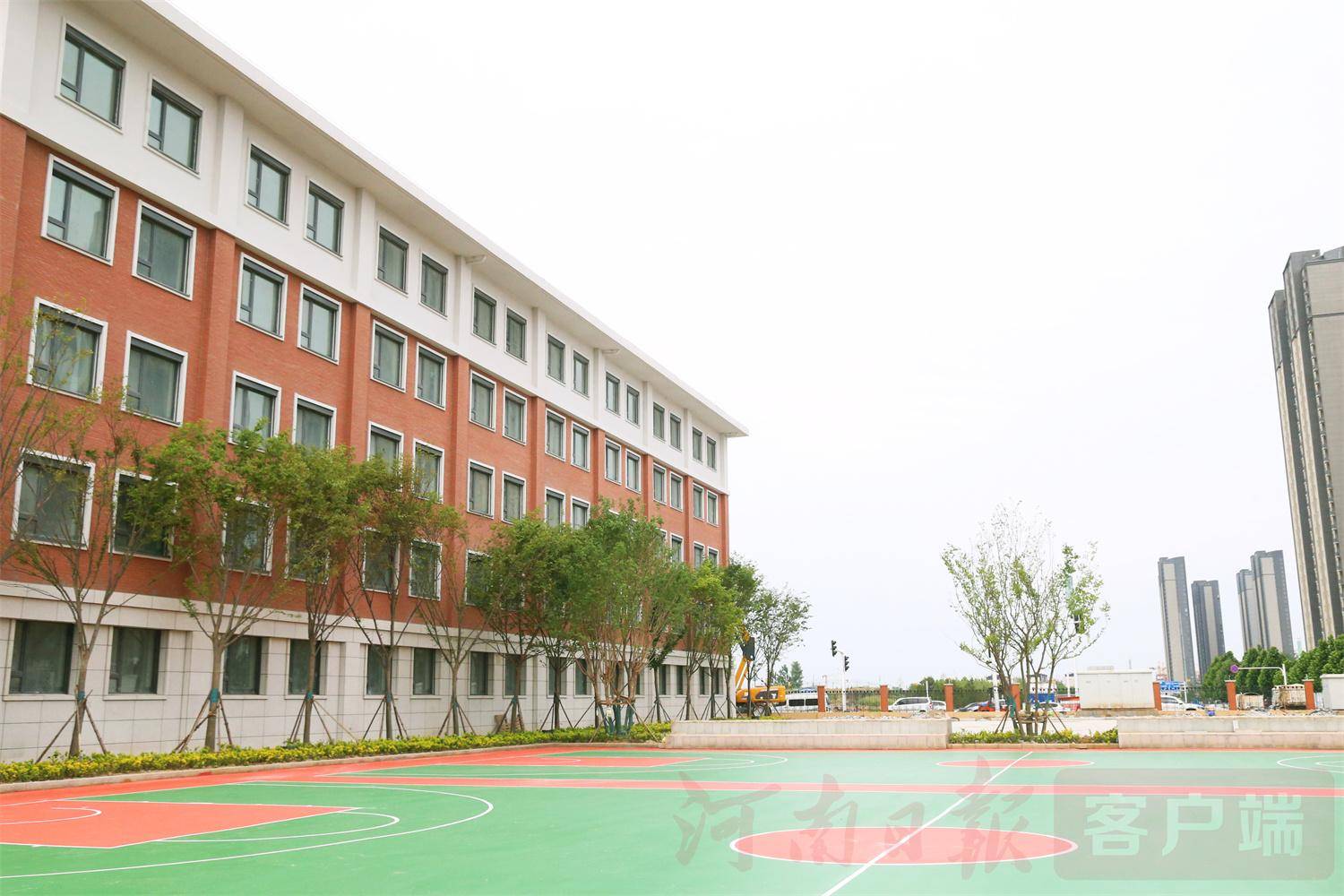 上海交通大学人工智能研究院副院长刘燕京一行到访郑州外国语学校航空港校区