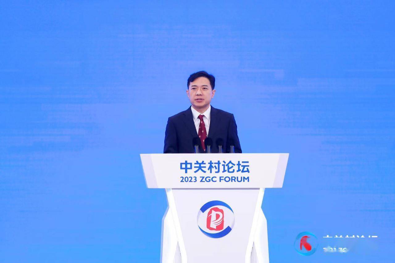 李彦宏：AI大模型要先上“牌桌”，才能参与规则制定