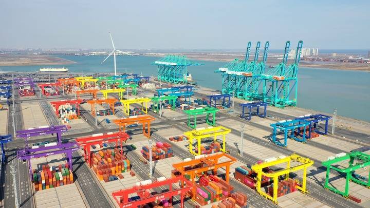新华全媒+|从“零碳码头”到“全物联网码头”——天津港打造智慧港口范本