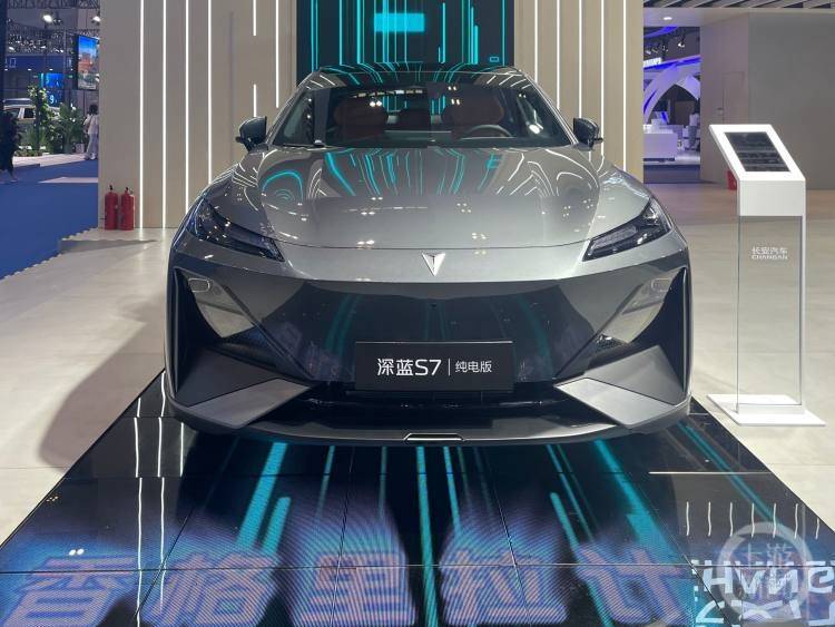 第五届西洽会|高仿人机器人、“火箭”……已“就位”