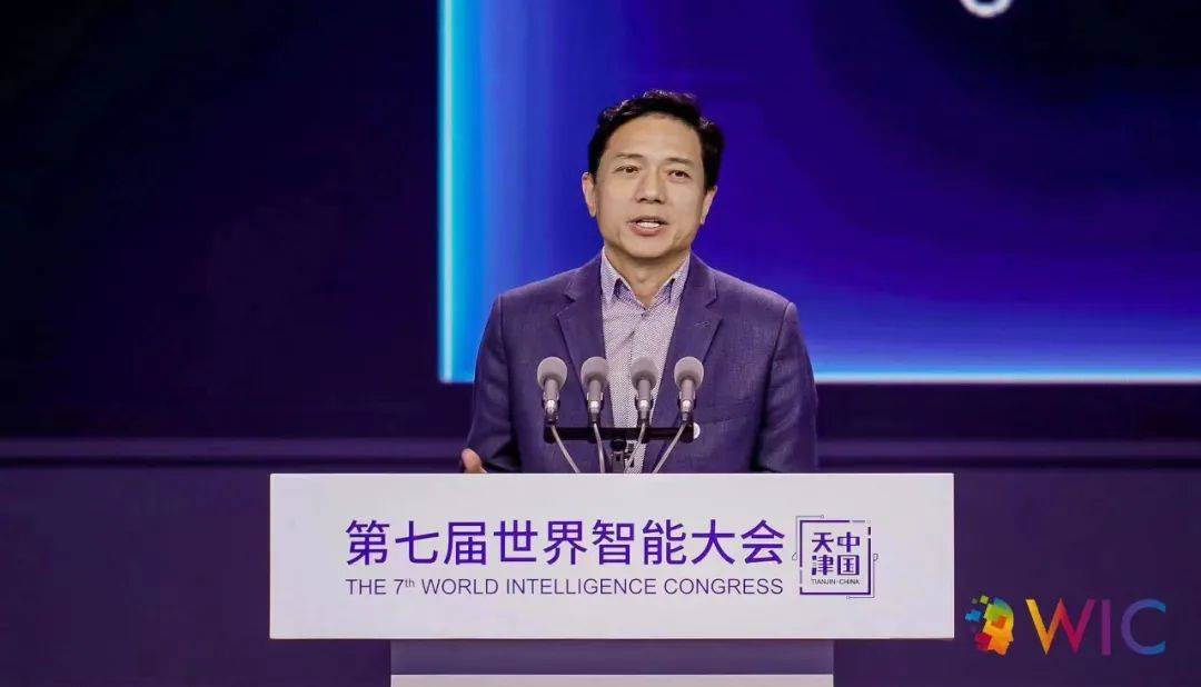 李彦宏重提“车水马龙”，称AI会给人类创造更多机会