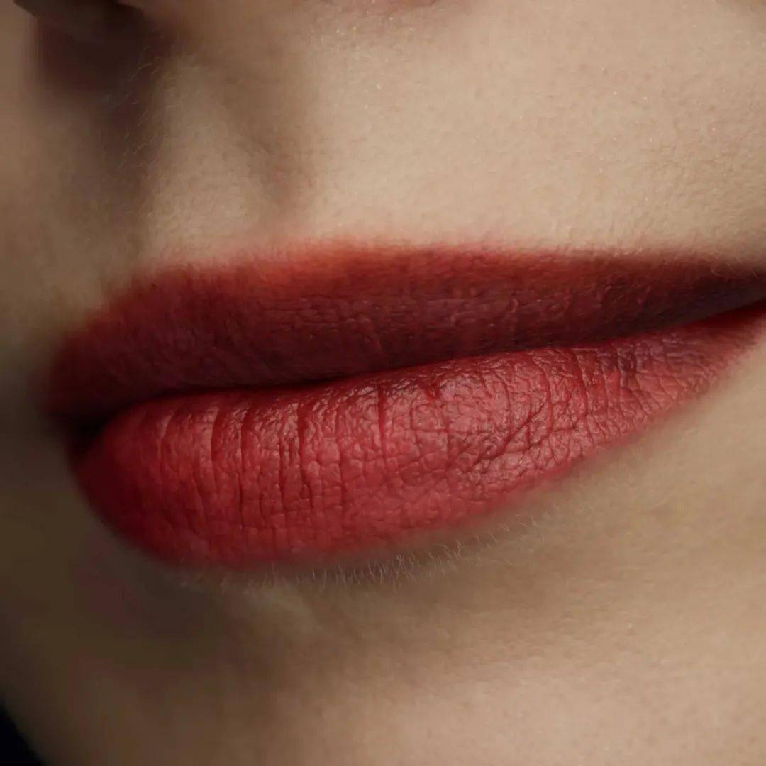 不止扮演 “聊天机器人”,AI 还将取代传统时尚行业?