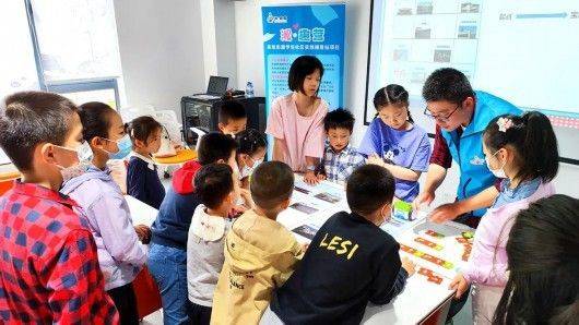 激发青少年科技兴趣！宝山这里开展人工智能机器人搭建与编程主题活动