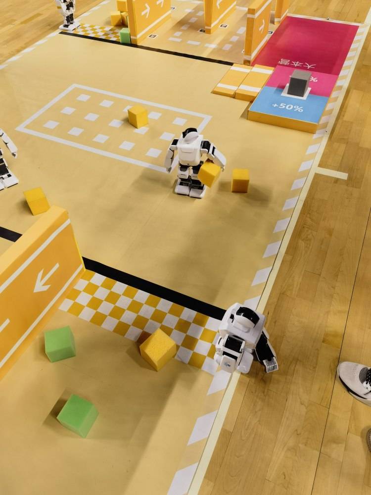 俯卧撑、搬物品、翻越障碍......这场机器人大赛“玩”出新花样