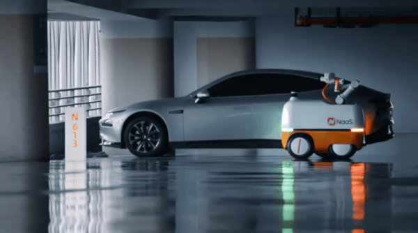 能链智电充电机器人来了! 我们距“电动汽车自由”已经不远?