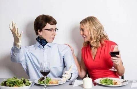 男友机器人问世，女性体验后却嫌弃男友？专家：情感是无法给与的