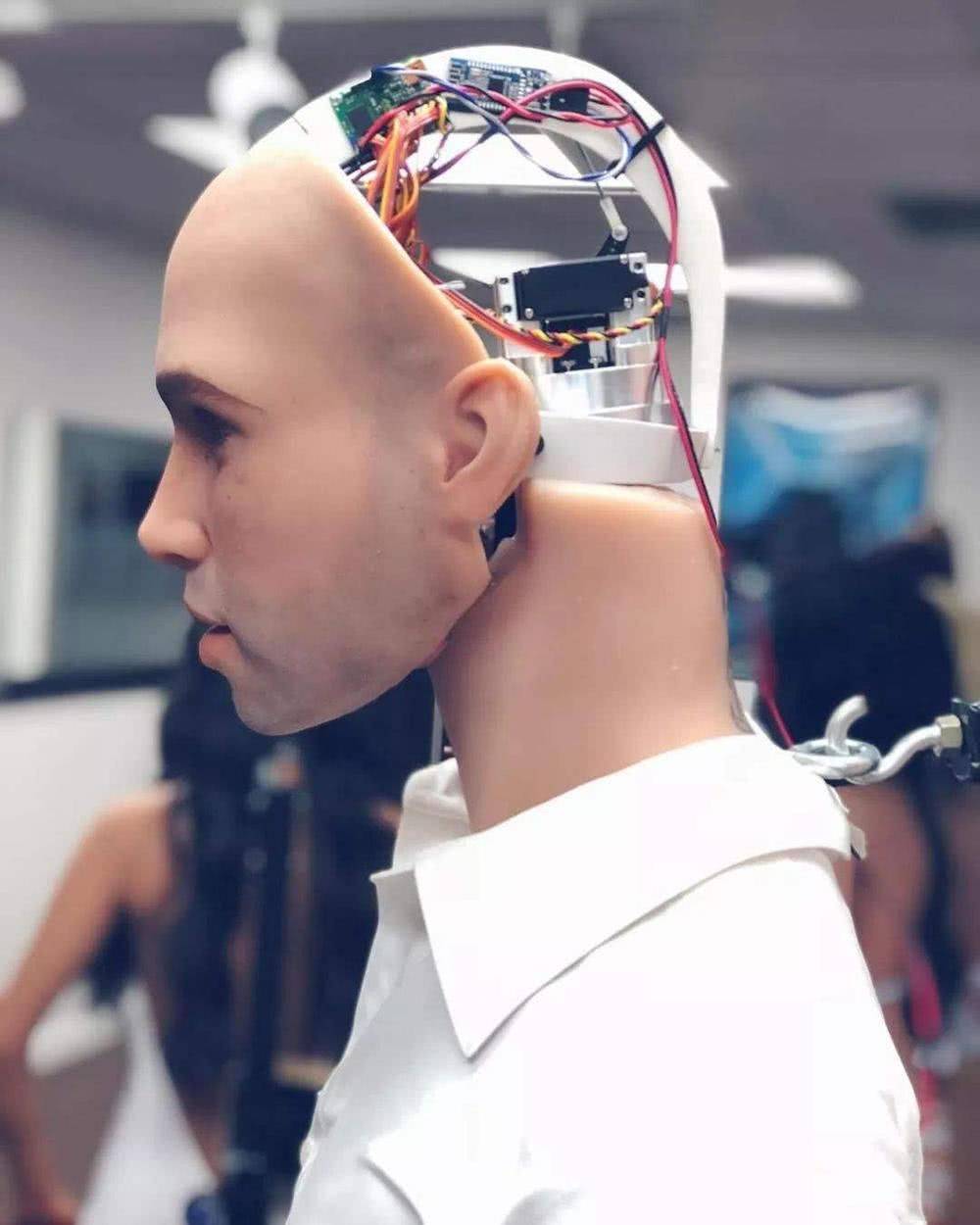 男友机器人问世，女性体验后却嫌弃男友？专家：情感是无法给与的