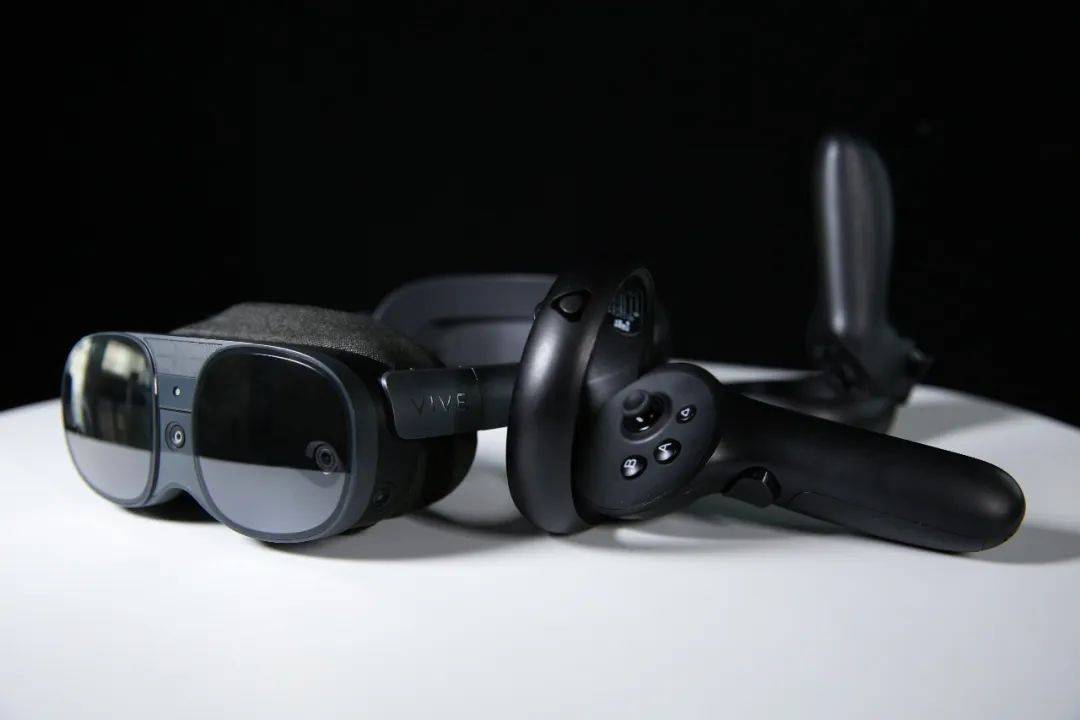 三鉴HTC VIVE XR 精英套装,不止于“VR生产力”