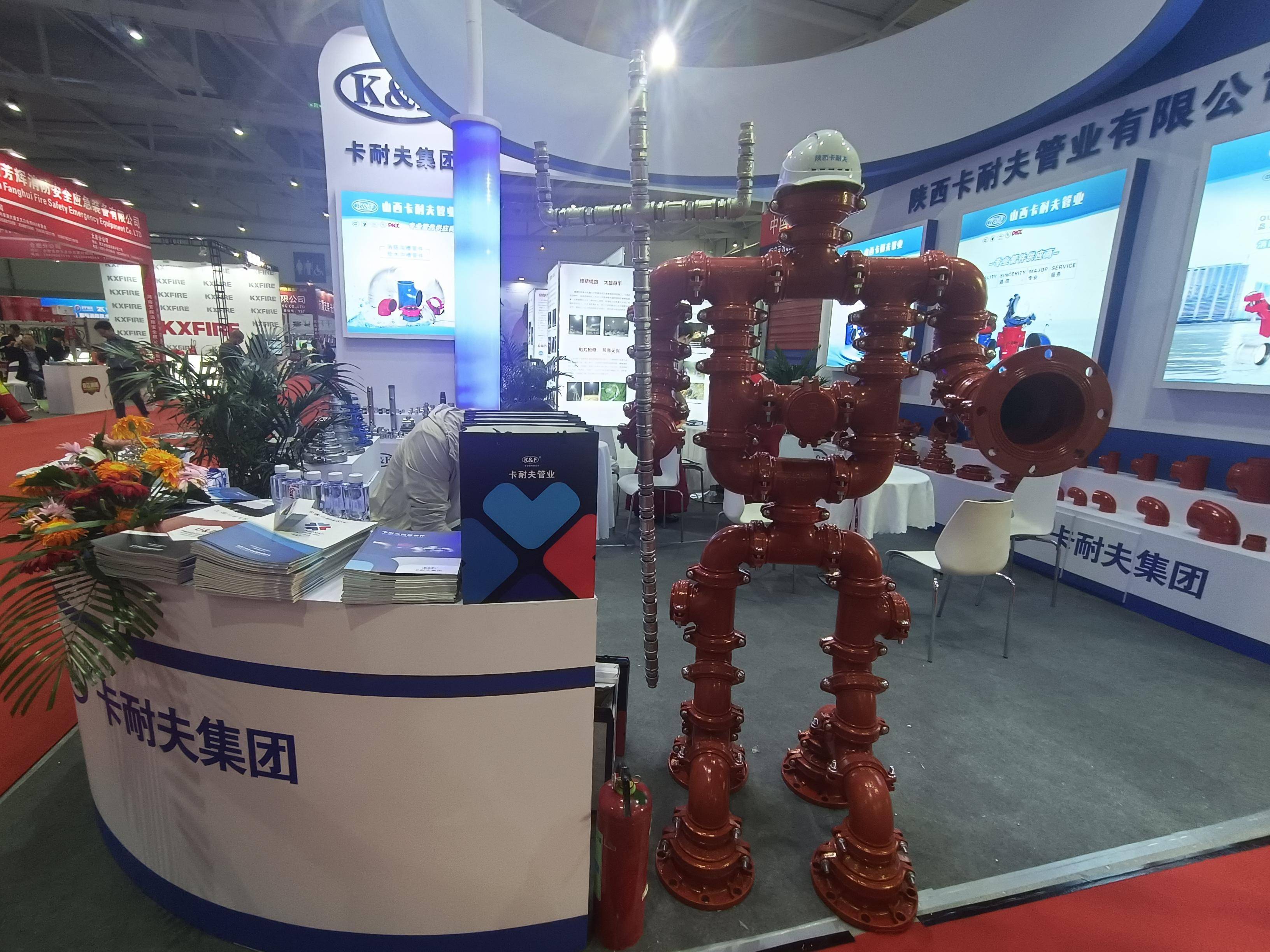 “玩具车”竟是消防侦查机器人 国内顶尖消防设备西安同展亮相