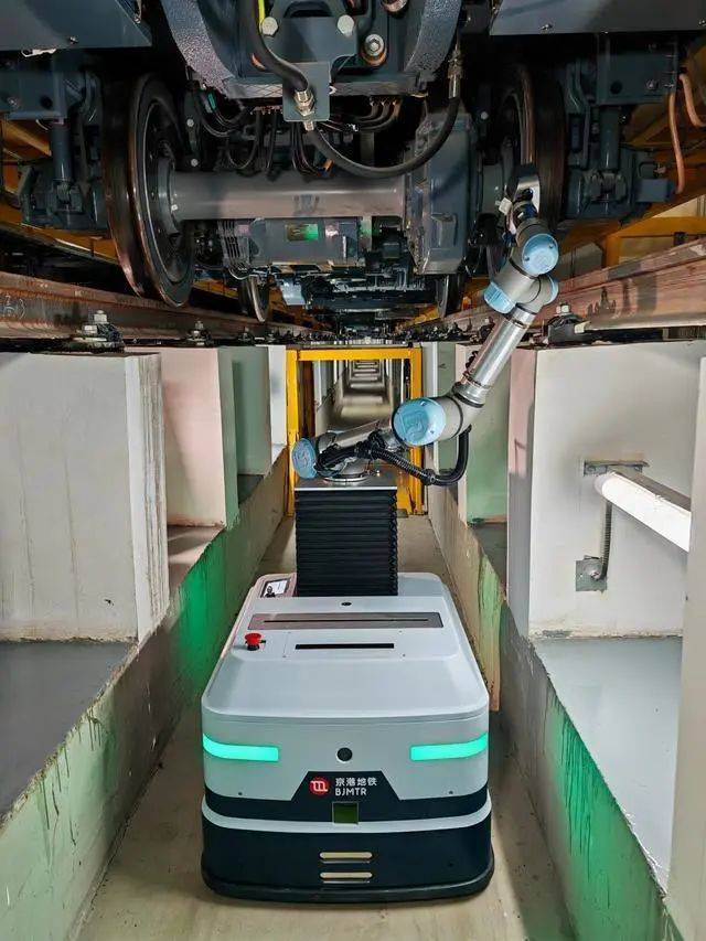 车辆实时监控、机器人自动巡检,一览公交地铁高科技——