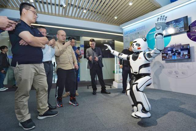 人工智能“神仙打架”，广东能否“直道冲锋”？