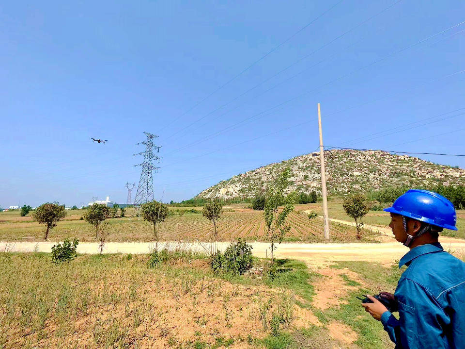 国网济宁供电公司开展无人机巡检保障线路安全运行