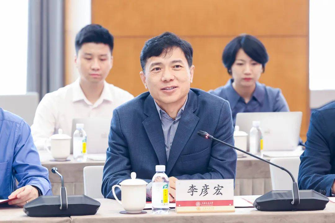 李彦宏到访上海交大 探讨携手打造AI人才高地