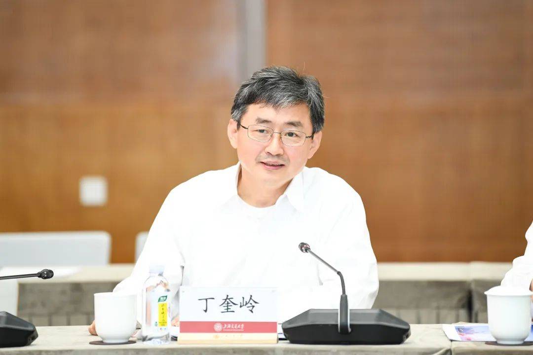 李彦宏到访上海交大 探讨携手打造AI人才高地