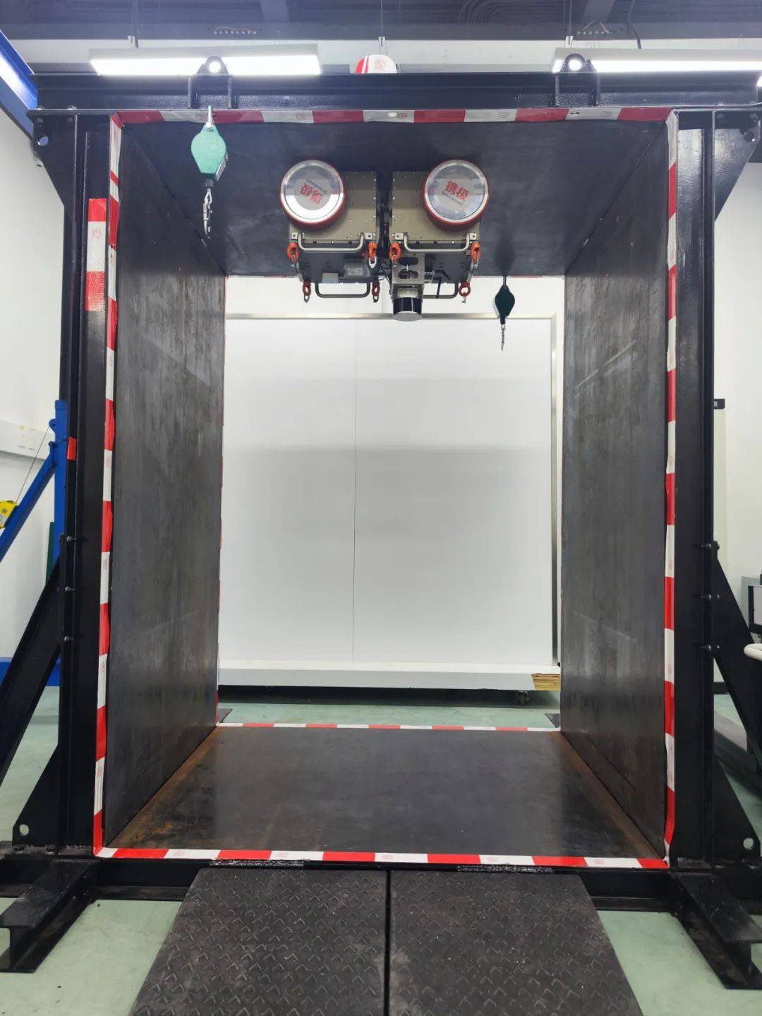 国产机器人在高空领域挑战极限,争做爬壁作业王者