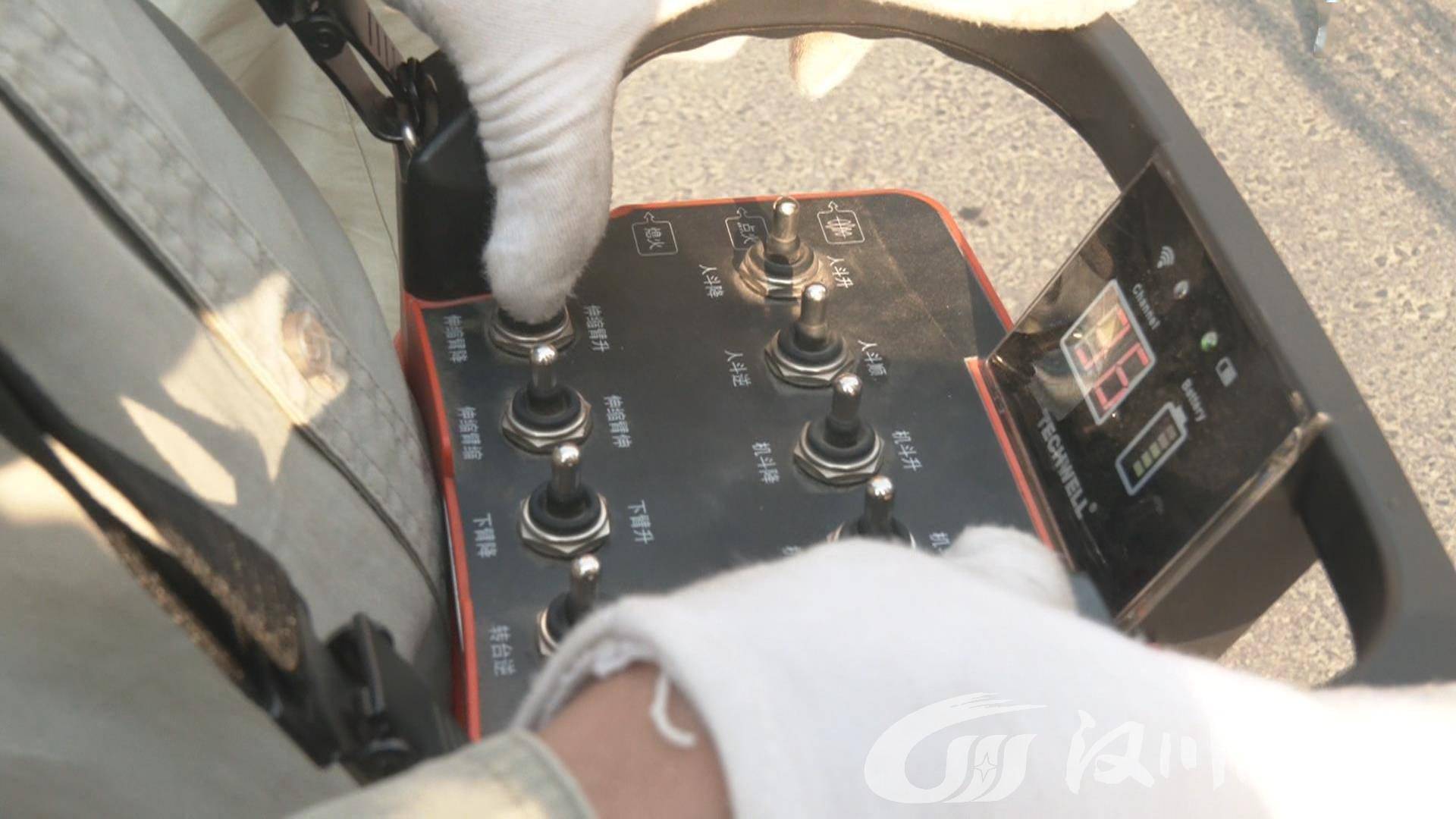 机器人上岗 国网汉川市供电公司迎来新“员工”