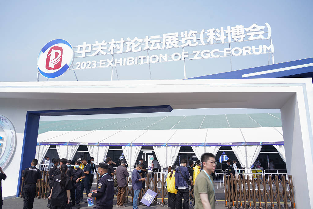 财经态度丨脑机接口成未来产业发展重要方向!未来有哪些想象空间?专家解读→