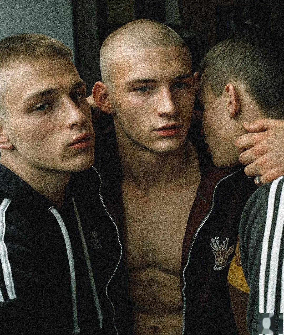 天呐,这些都是 AI 生成的男模特!