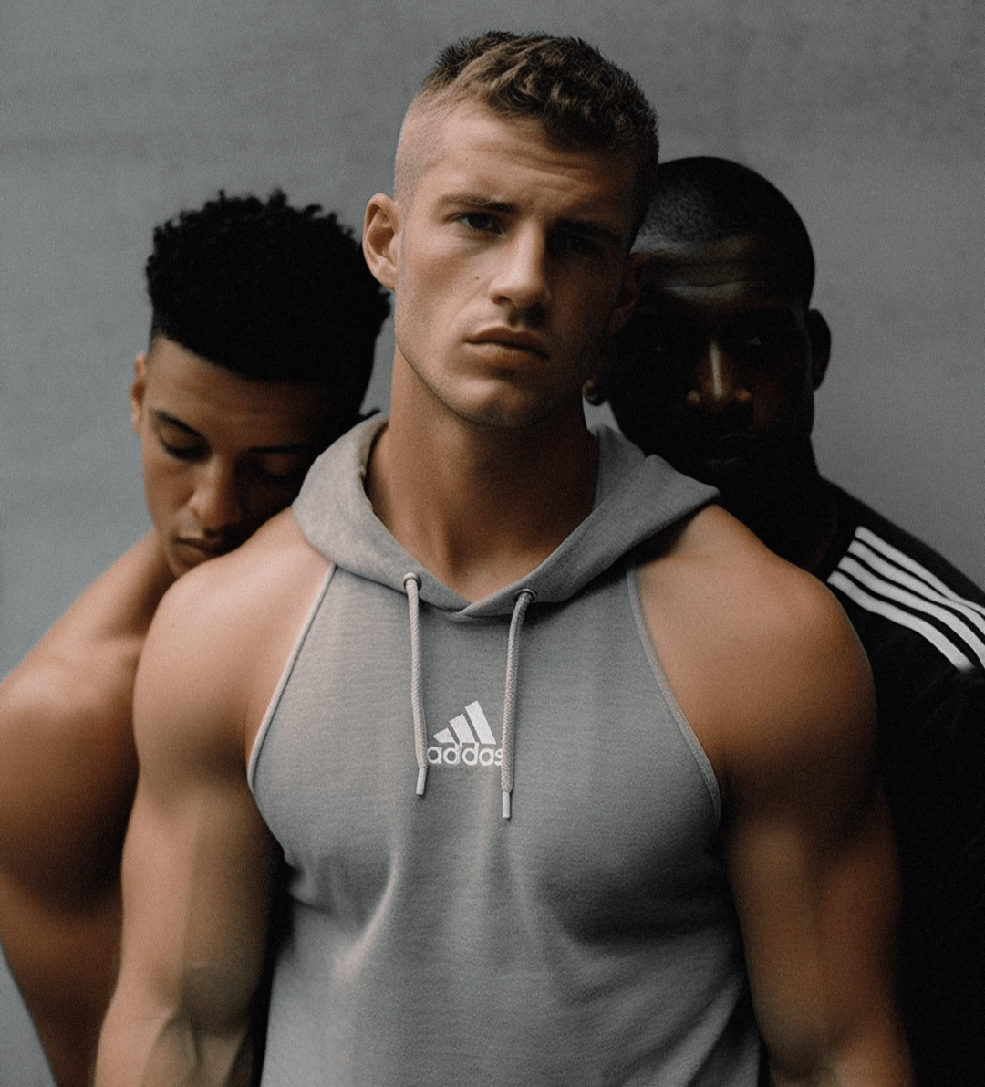 天呐,这些都是 AI 生成的男模特!