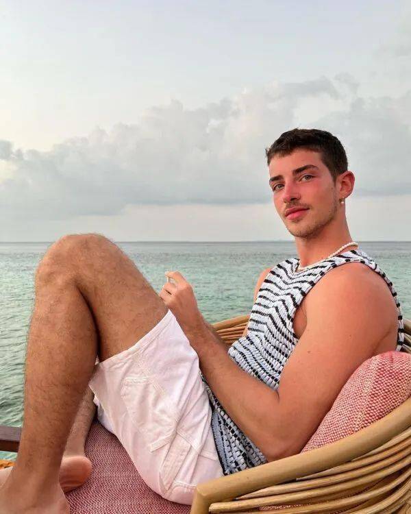 西班牙小鲜肉淫秽视频在网上疯传,本人发文澄清:是AI换脸的假视频!