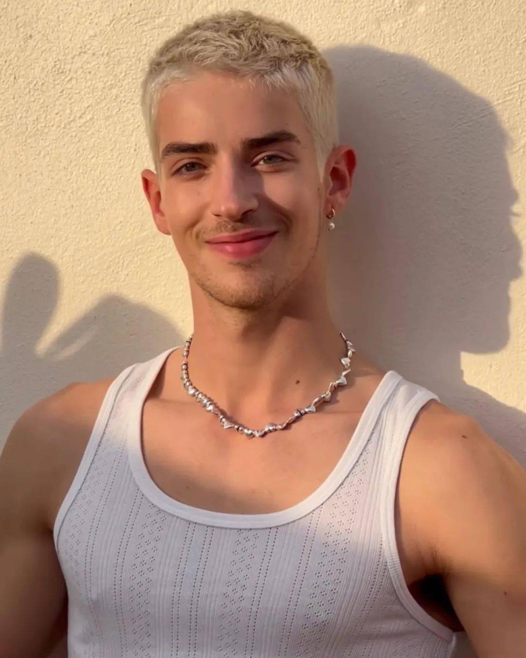 西班牙小鲜肉淫秽视频在网上疯传,本人发文澄清:是AI换脸的假视频!