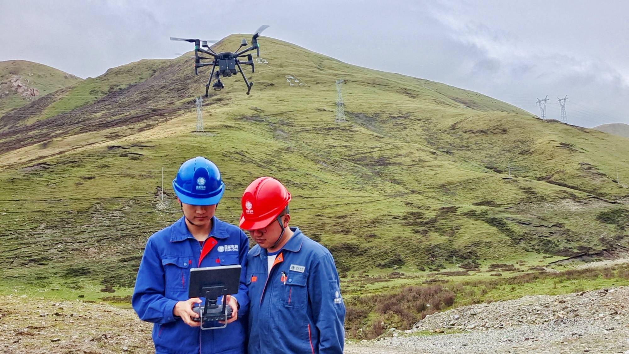 无人机自主巡检为高海拔输电线路运维添“新彩”