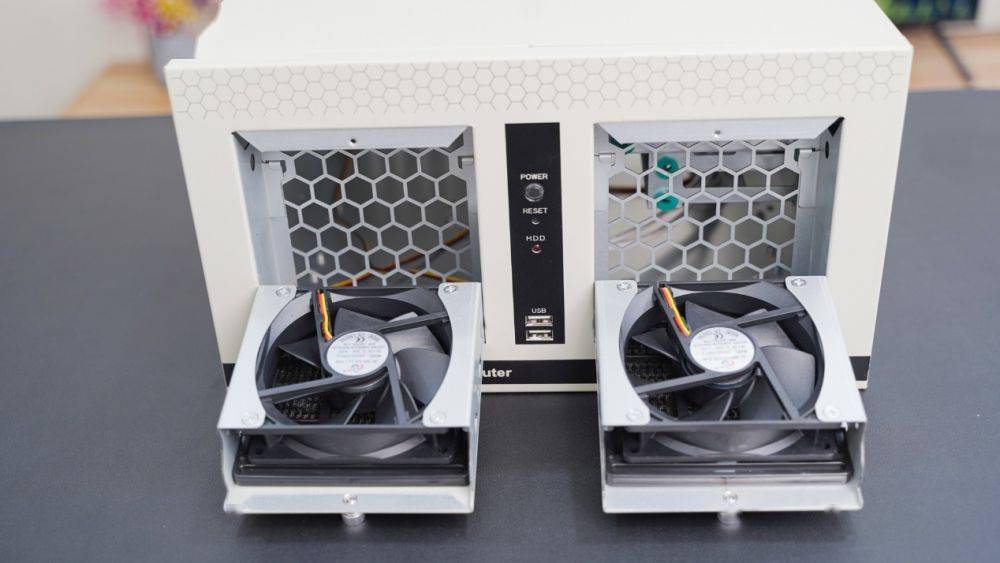 拓普龙7188ML：轻便壁挂式工控机箱，为人工智能应用场景提供有力保障